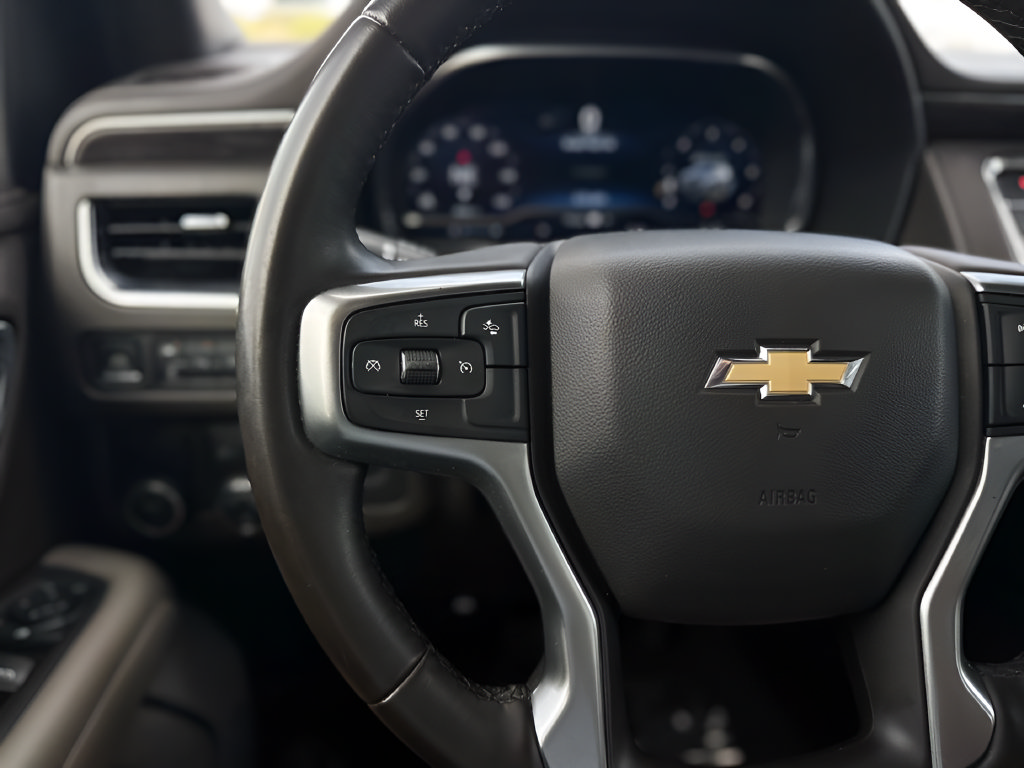 Used 2024 Chevrolet Suburban LT RWD image 11