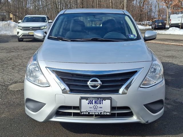 Used 2017 Nissan Versa SV image 3