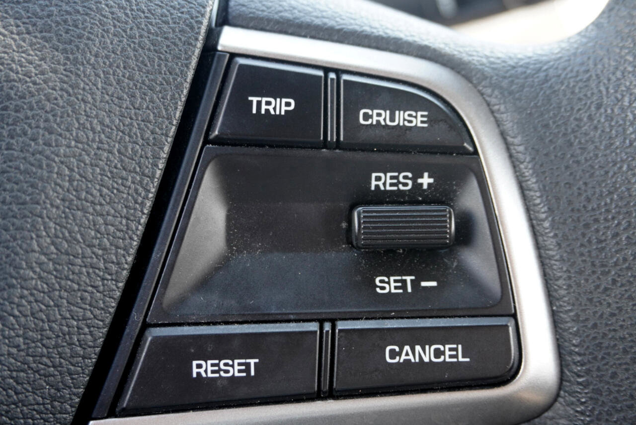 Used 2022 Hyundai Accent SE image 28