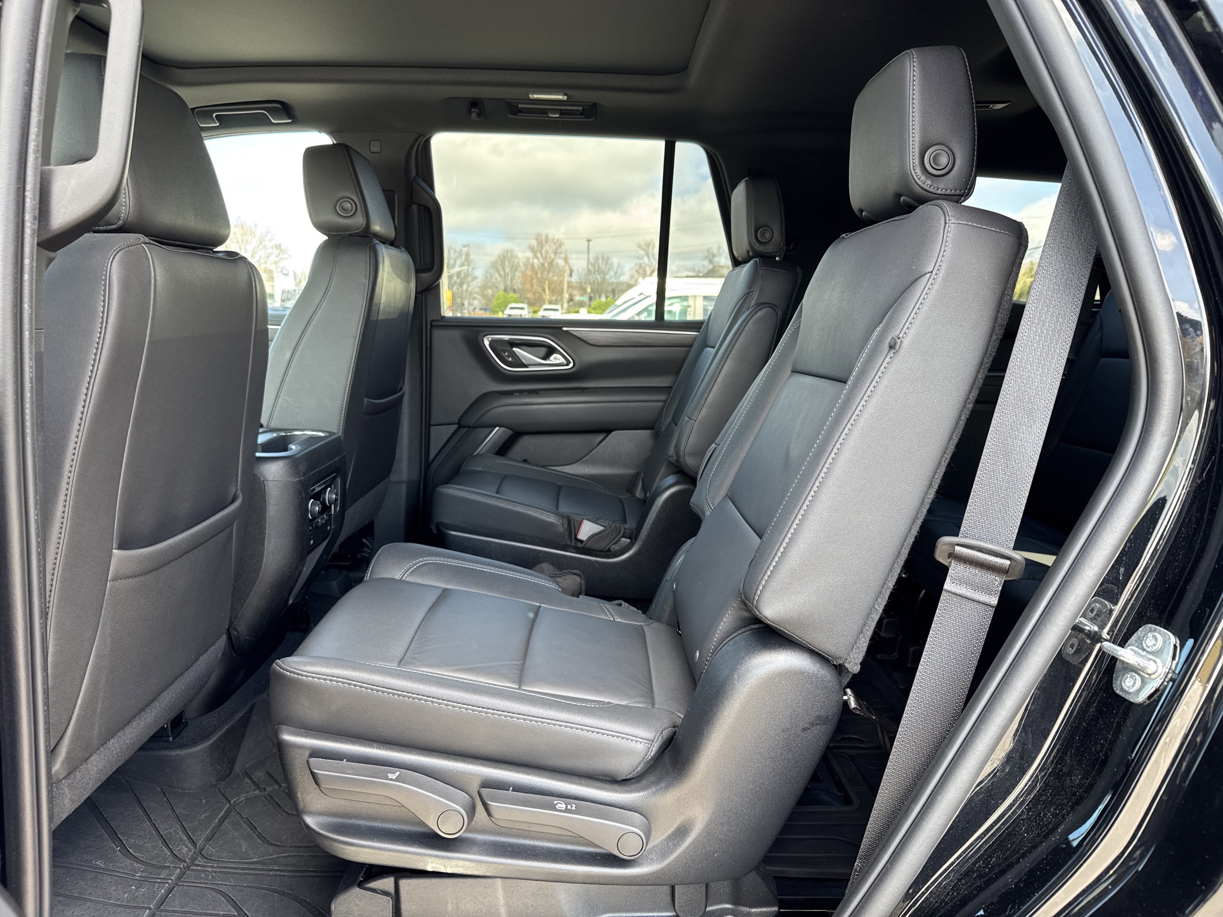 Used 2023 Chevrolet Tahoe Z71 w/ Luxury Package image 30