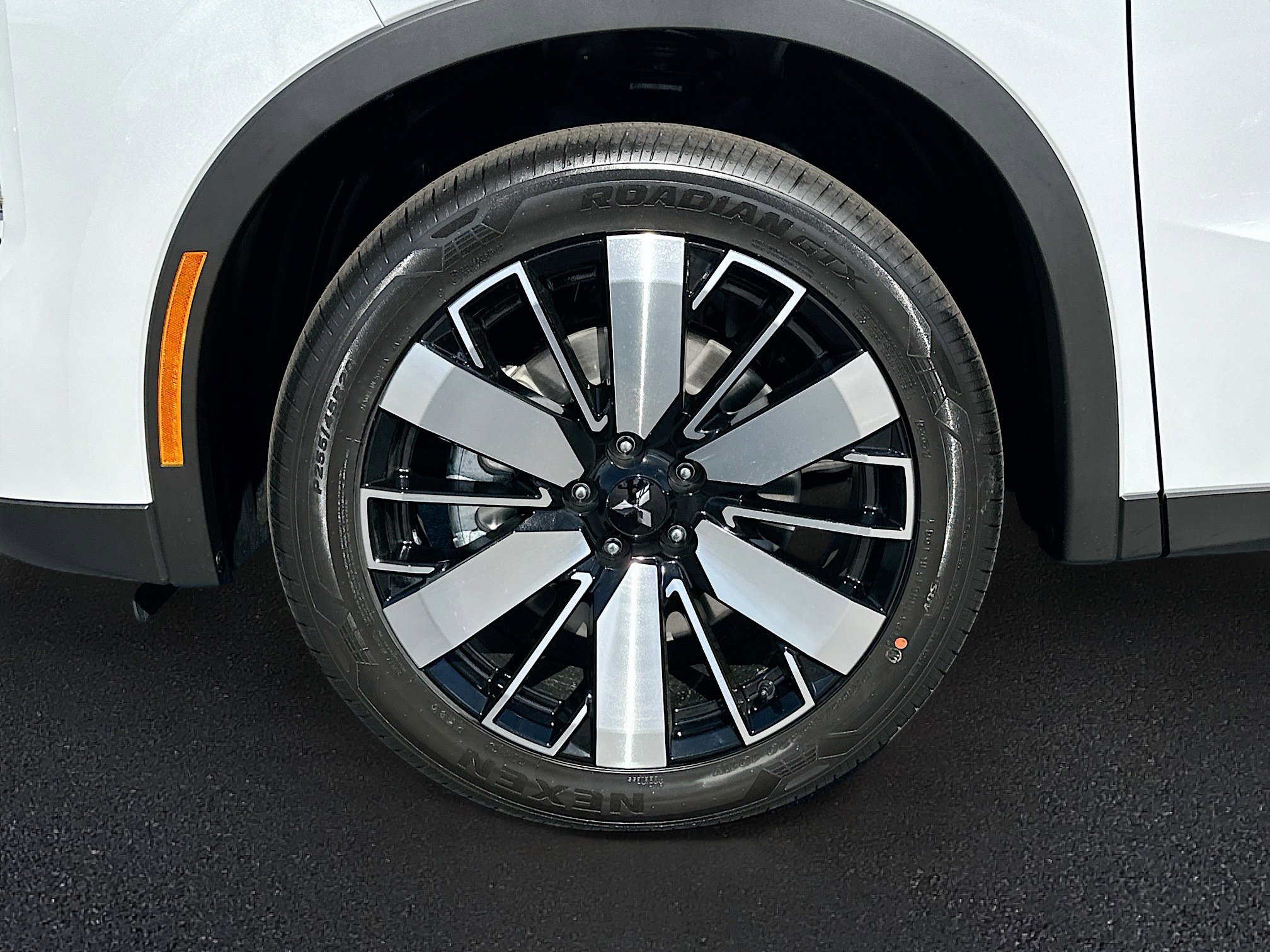 New 2026 Mitsubishi Outlander SE image 21