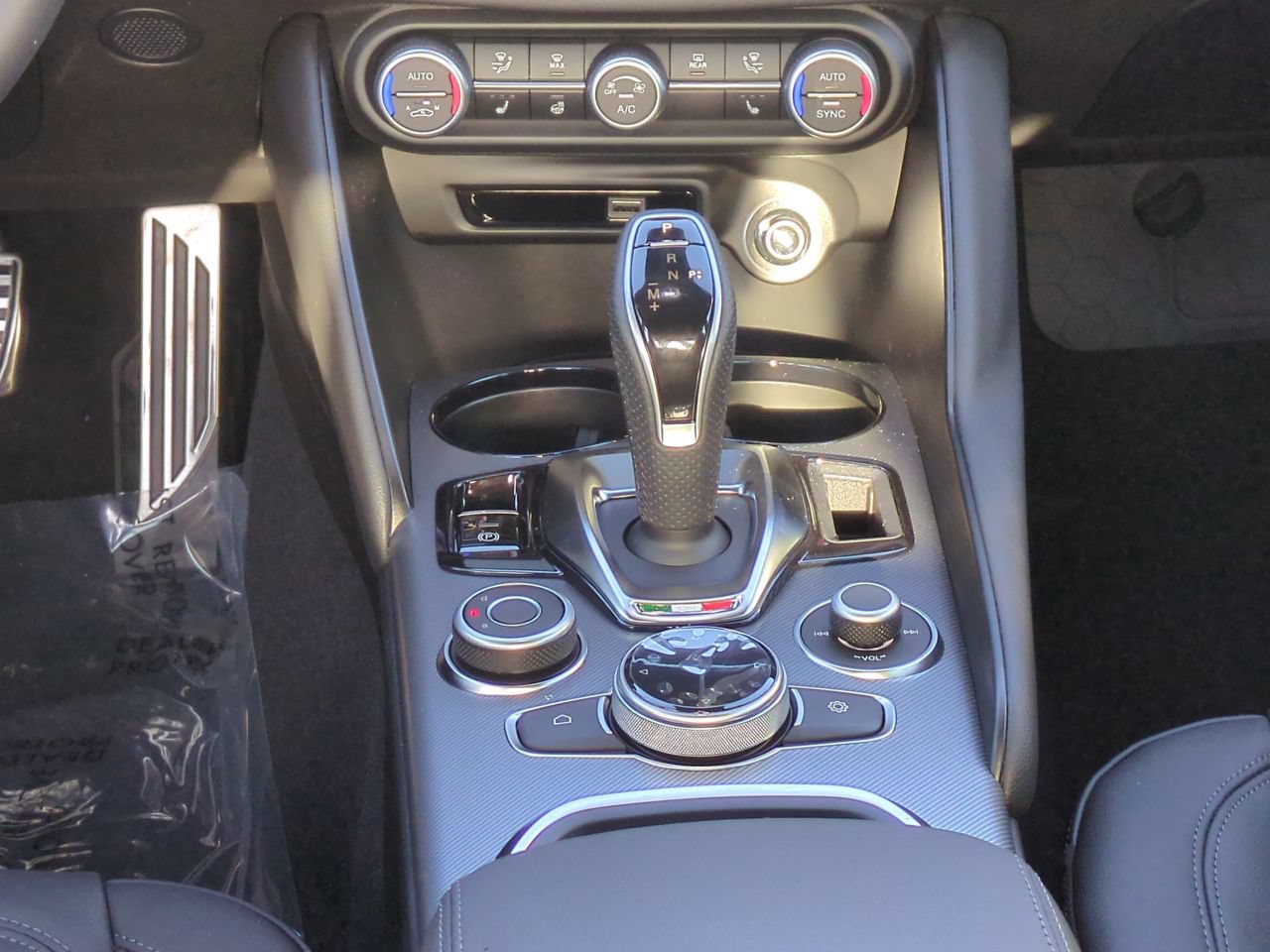 New 2025 Alfa Romeo Giulia w/ Driving Assist Package RWD image 17