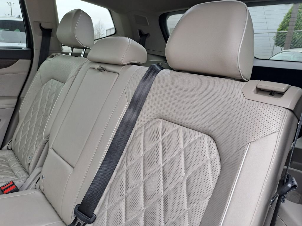 Used 2024 Volkswagen Atlas SEL Premium R-Line image 24