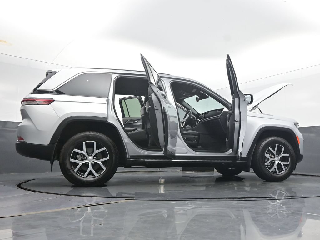 Used 2024 Jeep Grand Cherokee Limited AWD/4WD image 62