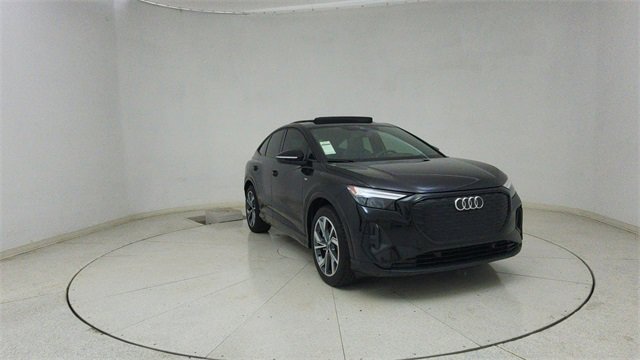 Used 2025 Audi Q4 e-tron Premium w/ Convenience Package image 61