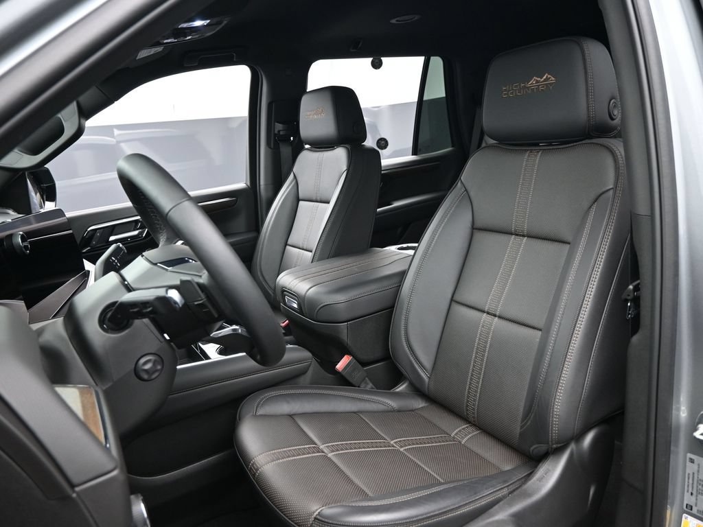 Used 2025 Chevrolet Tahoe High Country AWD/4WD image 19