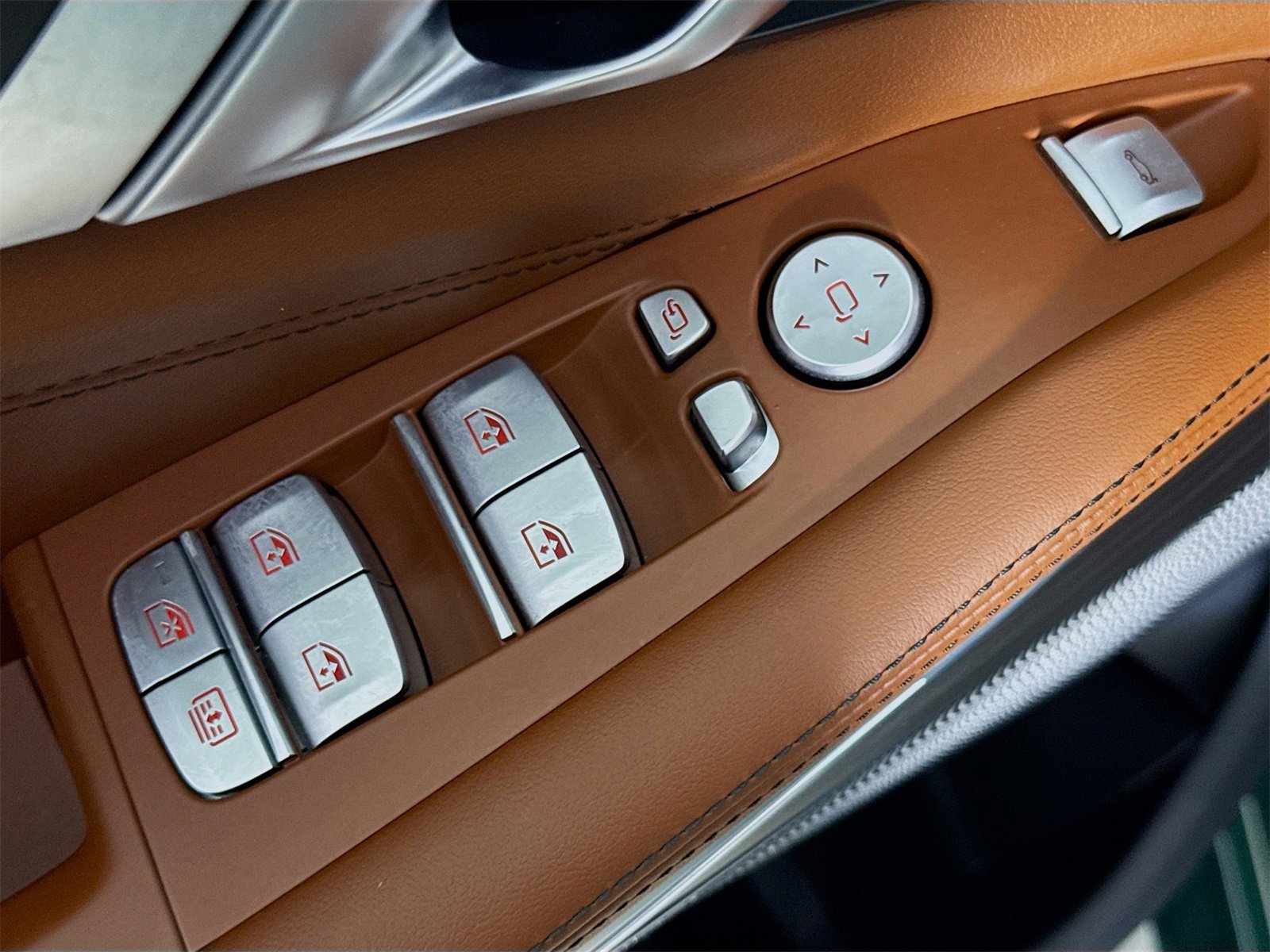 Used 2025 BMW X7 M60i image 18