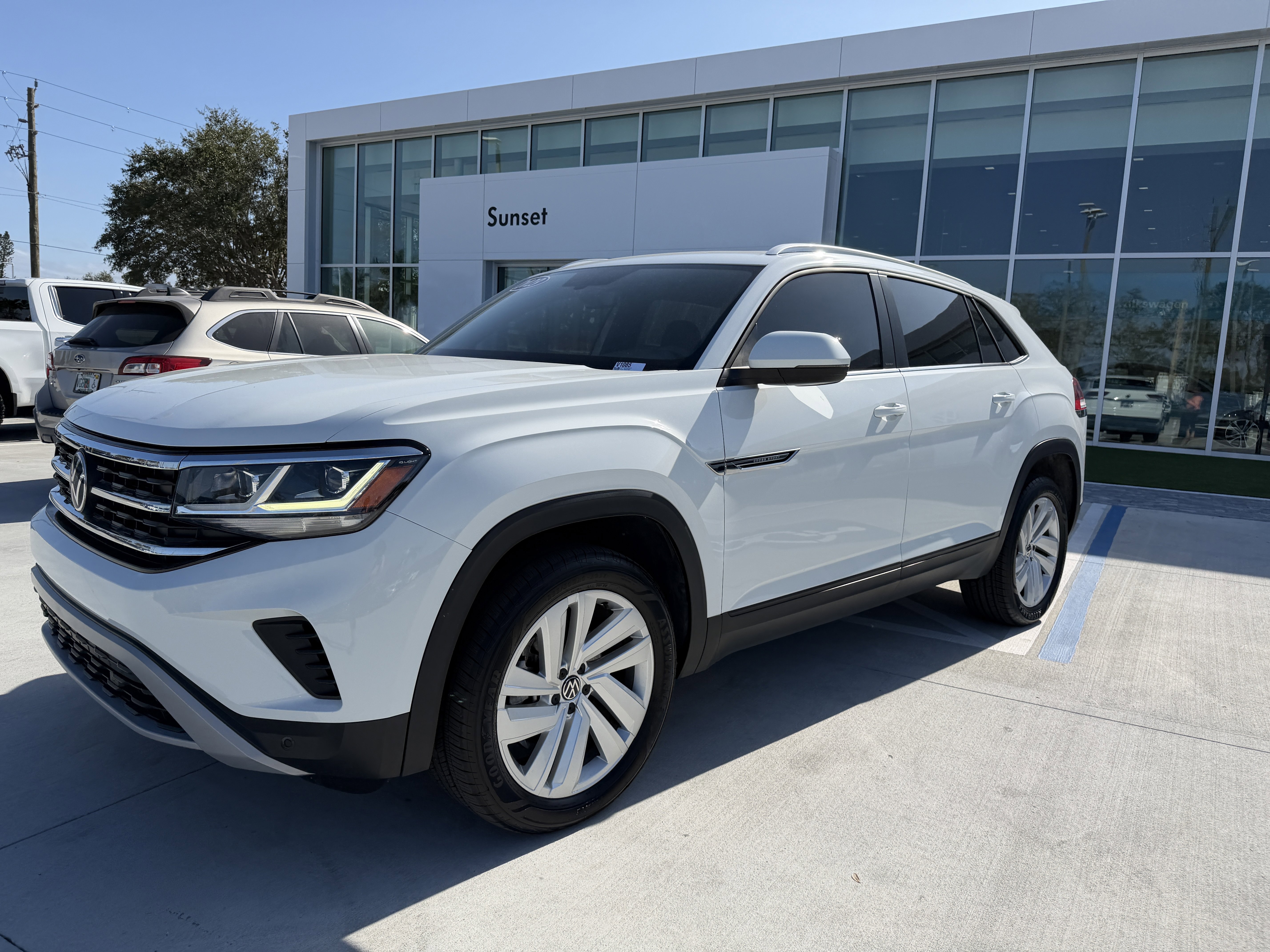 Certified 2023 Volkswagen Atlas Cross Sport SE w/ Panoramic Sunroof Package image 7