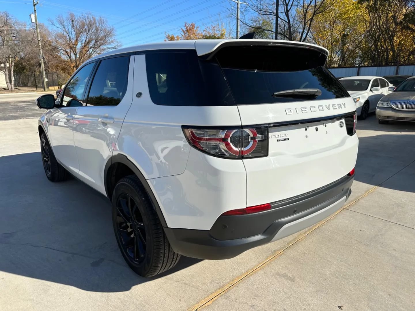 Used 2019 Land Rover Discovery Sport HSE AWD/4WD image 3