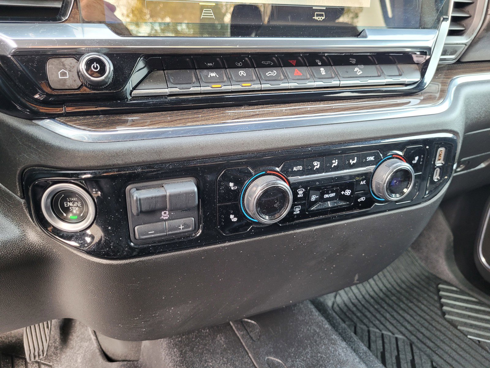 Used 2024 Chevrolet Silverado 1500 RST w/ Z71 Off-Road Package image 19