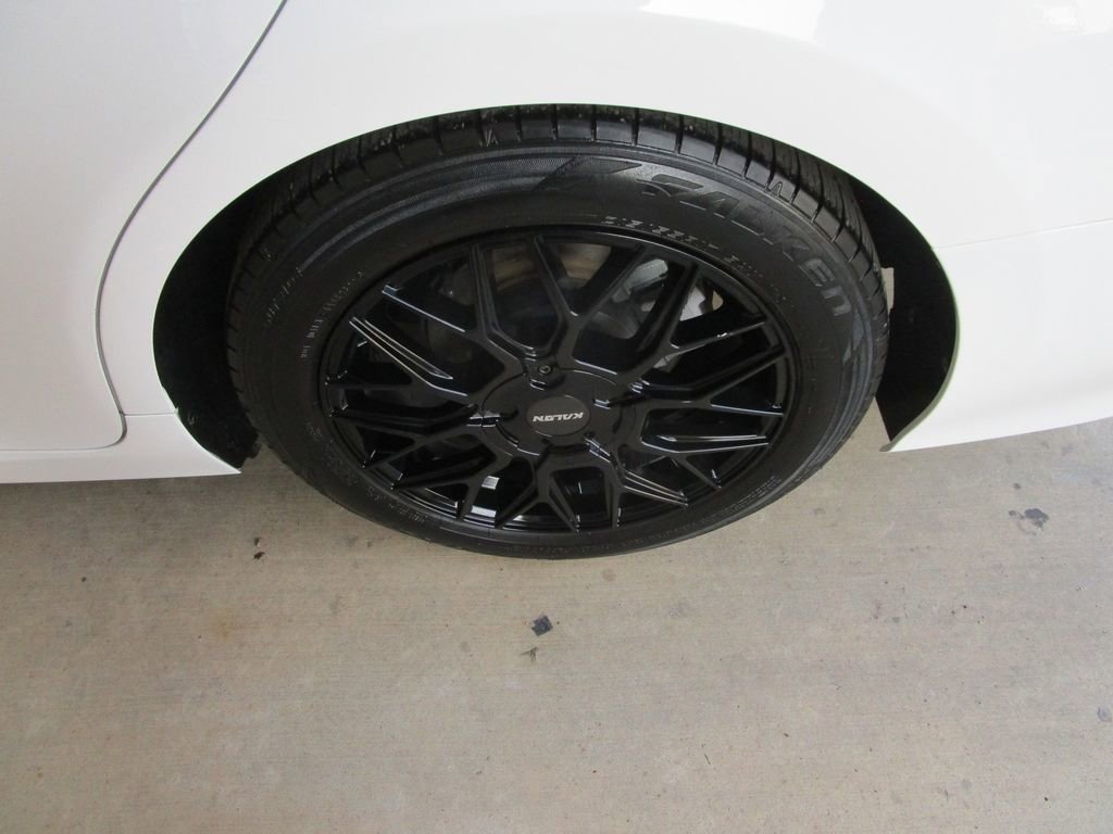 Used 2020 Toyota Camry LE image 9