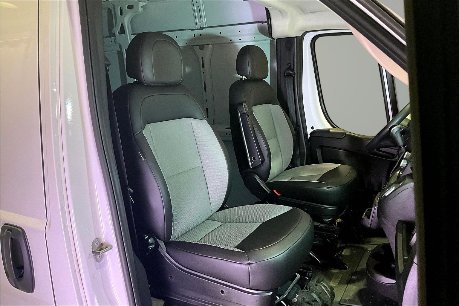 Used 2025 RAM ProMaster 3500 w/ Convenience Group FWD image 28