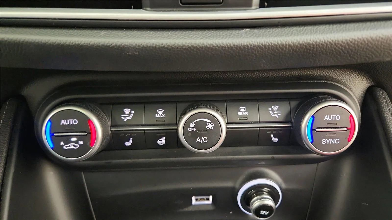 Used 2022 Alfa Romeo Stelvio Veloce AWD/4WD image 26