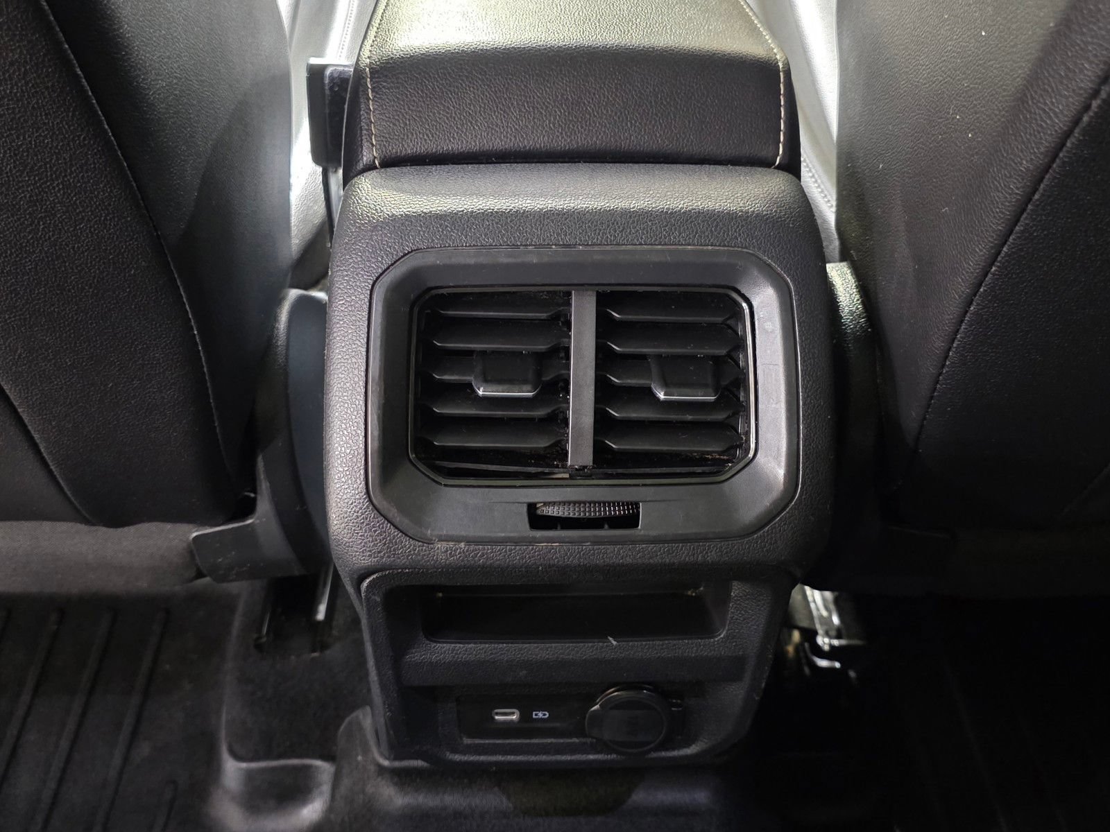 Used 2022 Volkswagen Tiguan SE FWD image 17