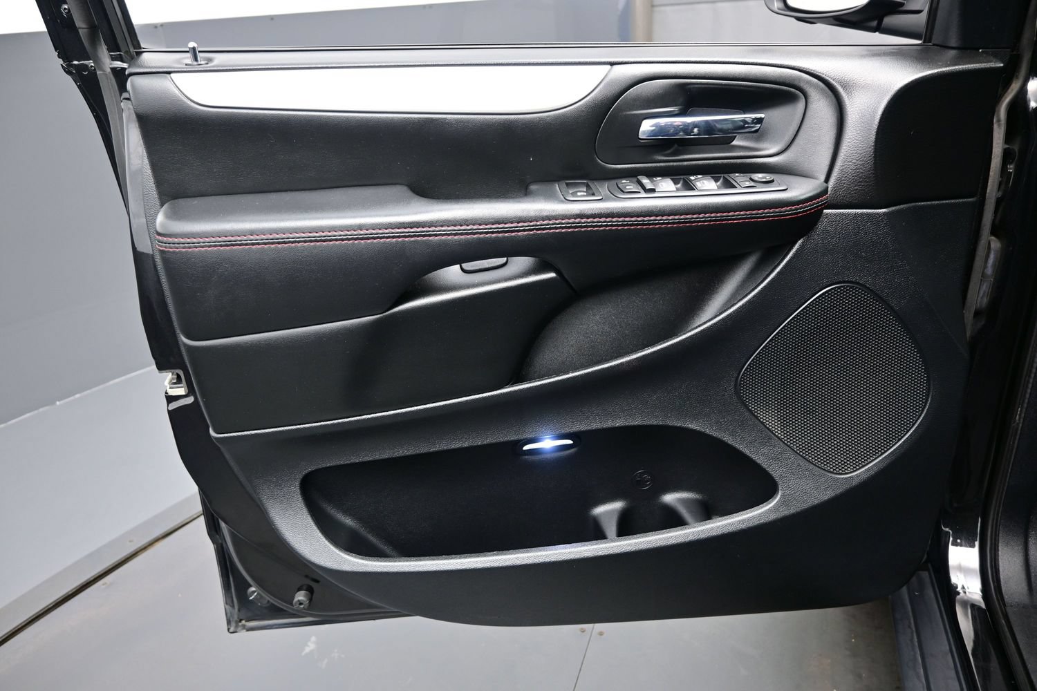 Used 2017 Dodge Grand Caravan GT FWD image 9