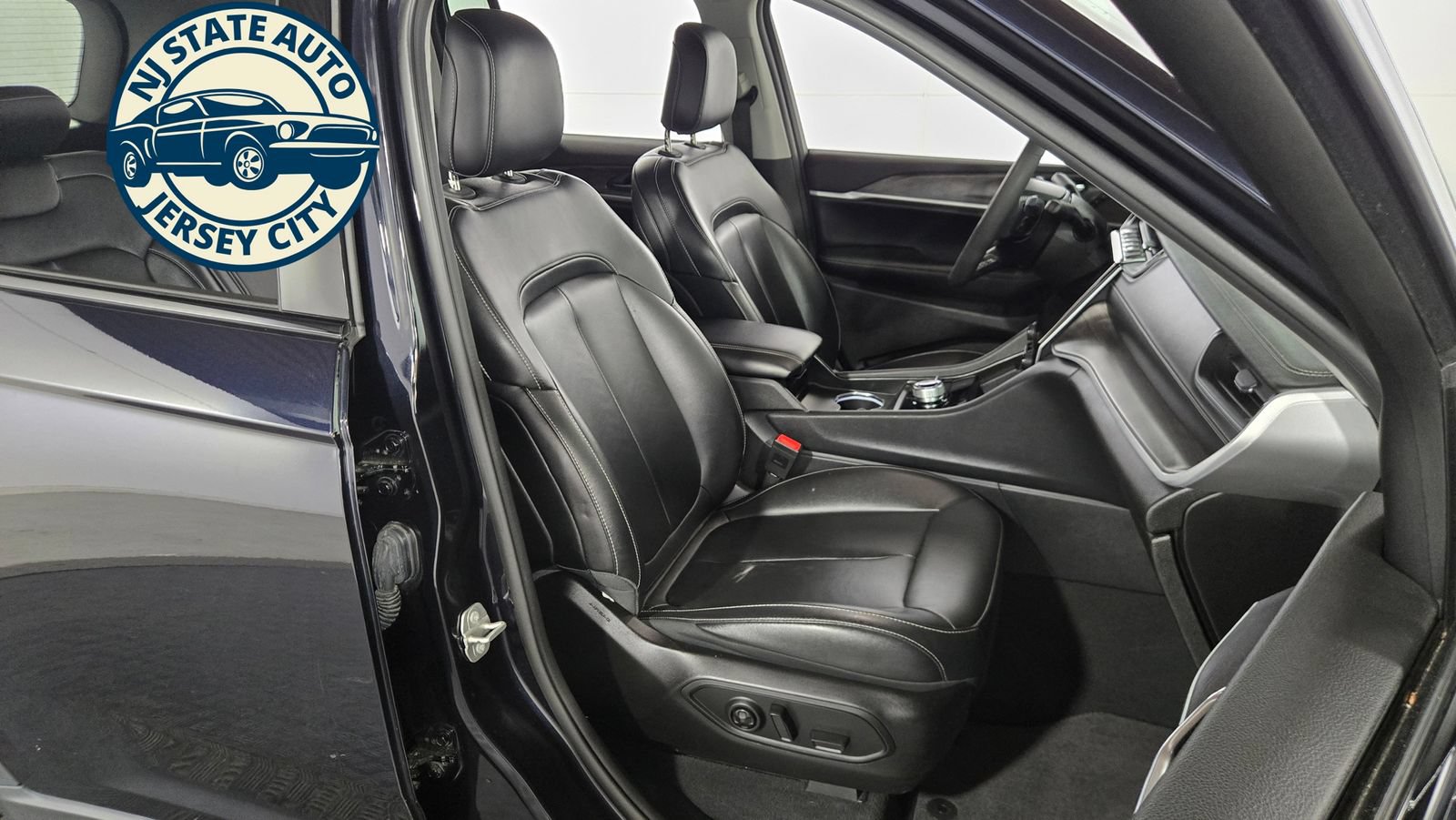 Used 2024 Jeep Grand Cherokee Limited AWD/4WD image 41