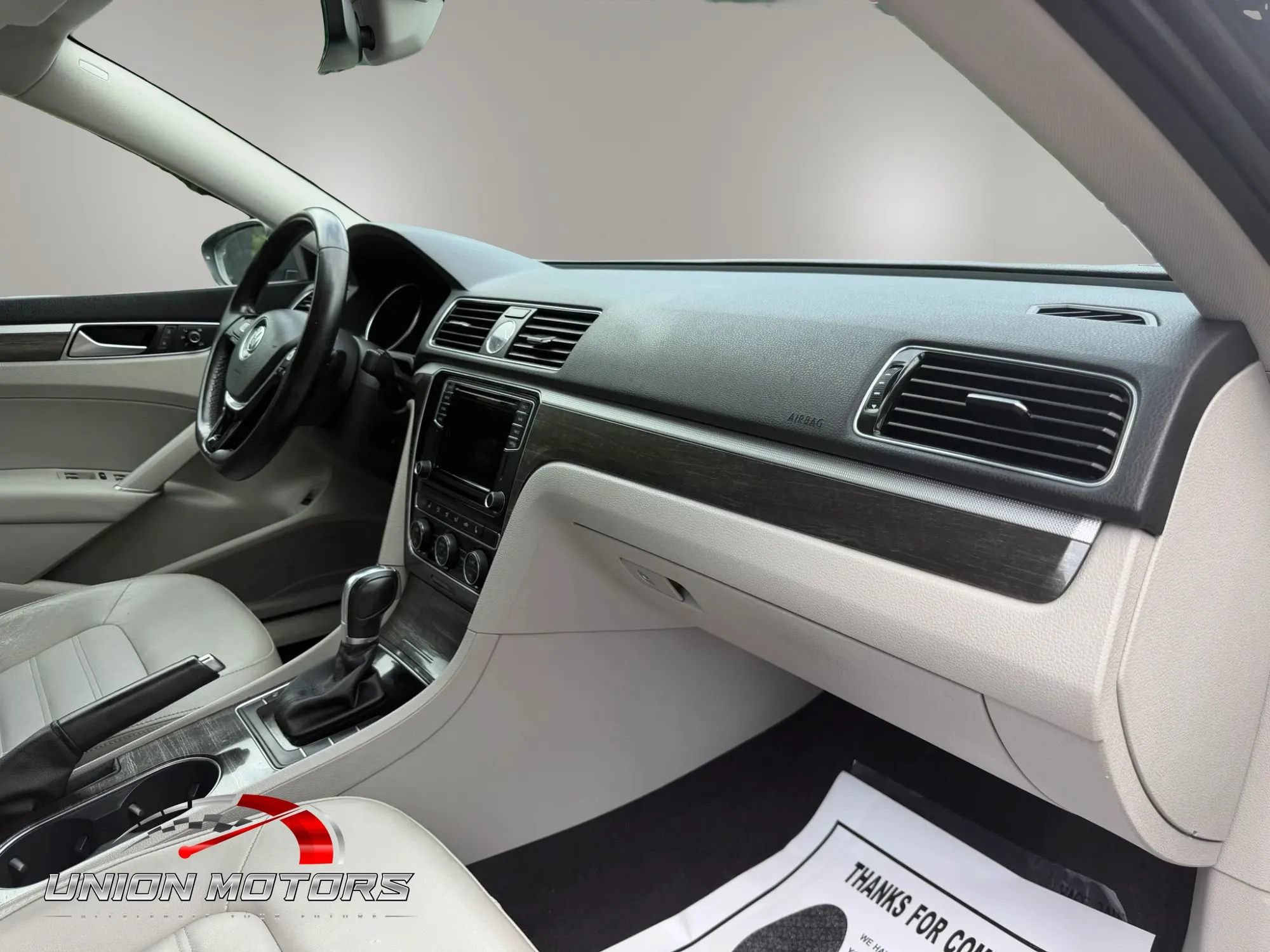 Used 2016 Volkswagen Passat 3.6 SEL Premium FWD image 16