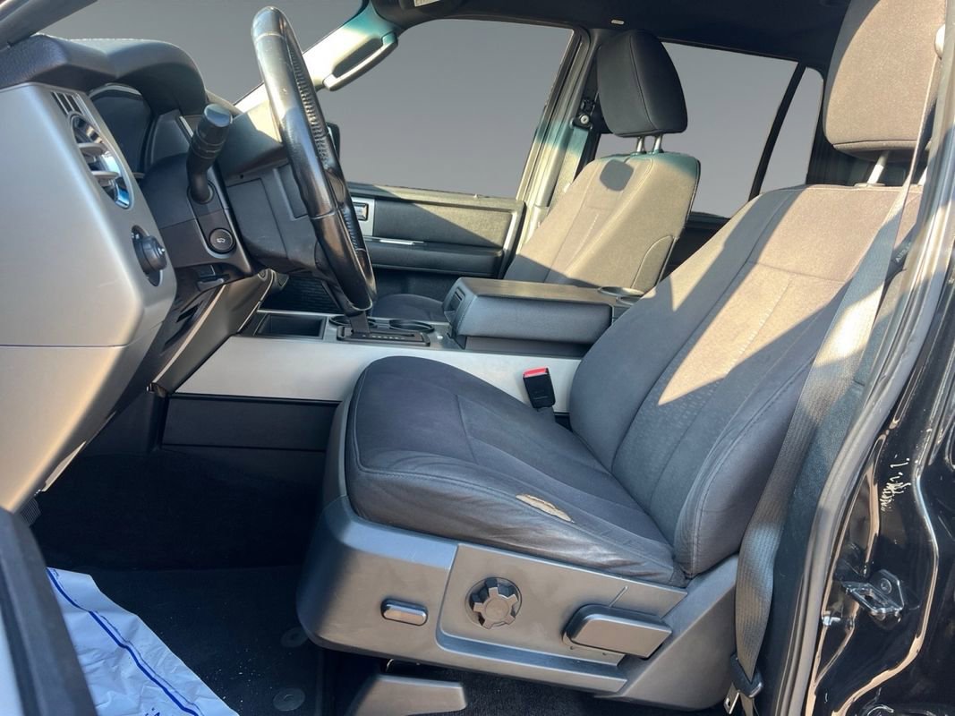 Used 2015 Ford Expedition XLT image 9