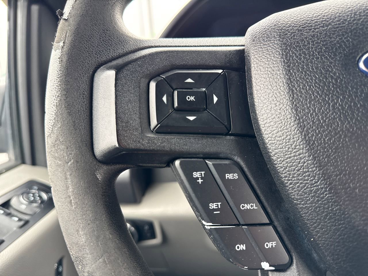 Used 2015 Ford F150 XLT w/ Trailer Tow Package image 27