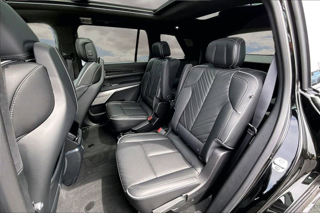 Certified 2026 Cadillac Vistiq Platinum w/ LPO, Floor Liner Package AWD/4WD image 22