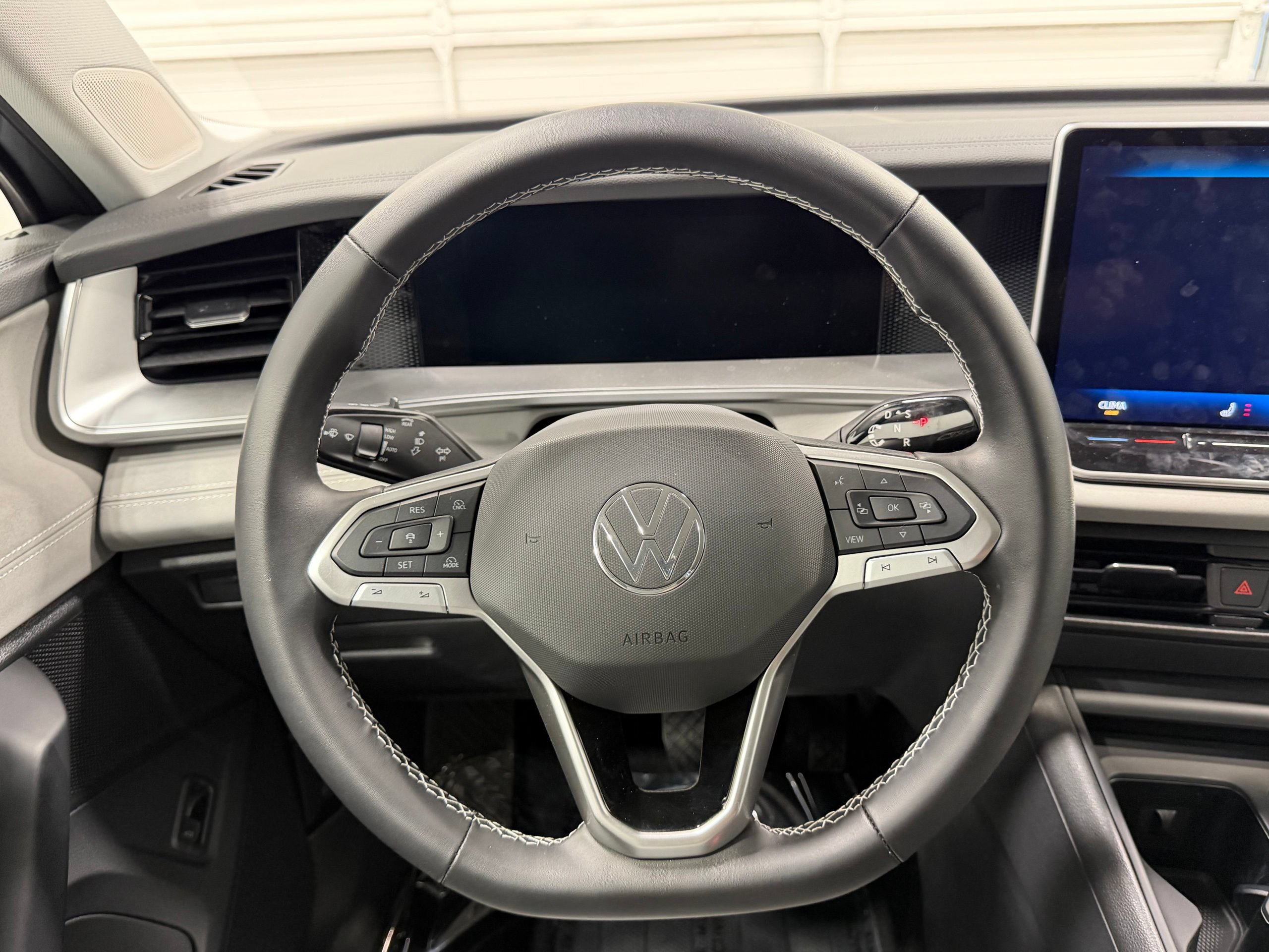 Used 2026 Volkswagen Tiguan SE FWD image 36