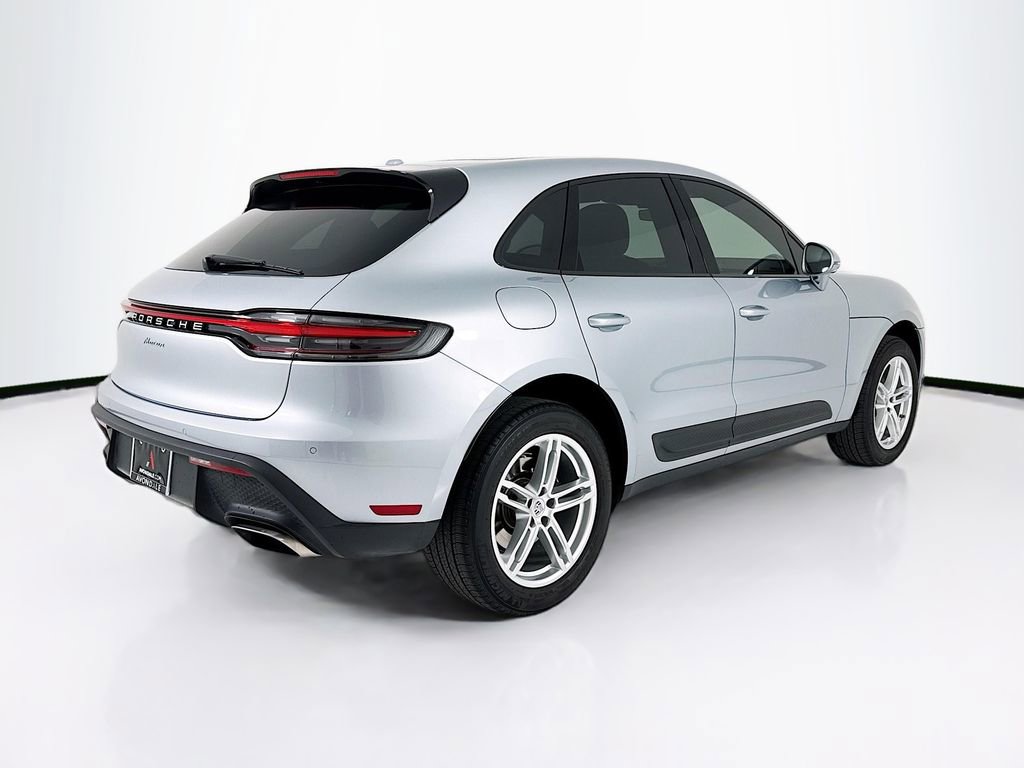 Certified 2025 Porsche Macan image 9