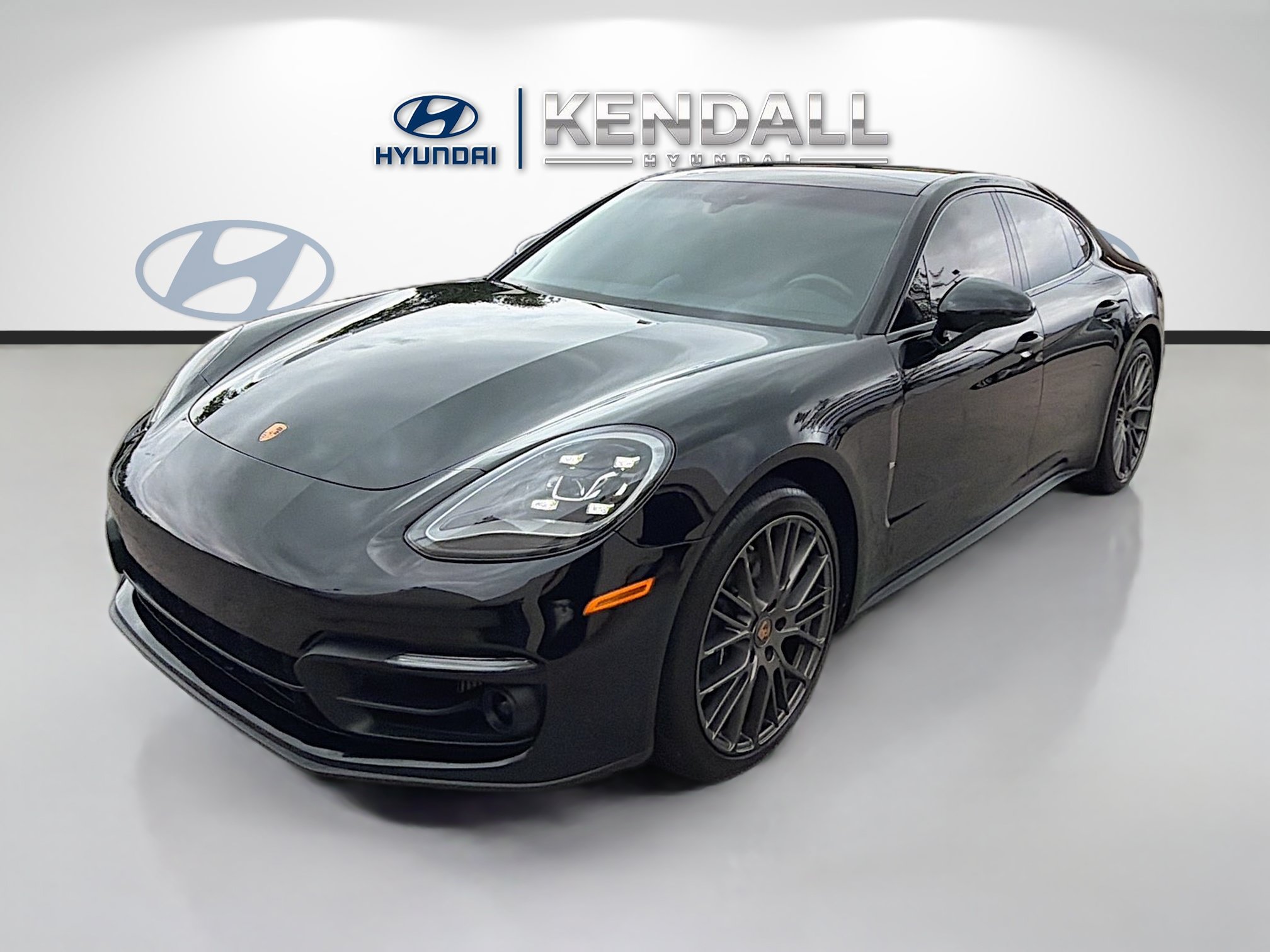 Used 2023 Porsche Panamera Platinum Edition RWD image 3