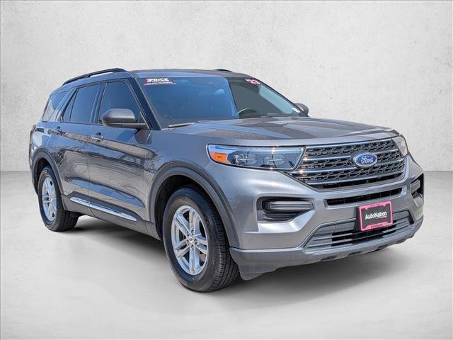 Used 2023 Ford Explorer XLT image 3