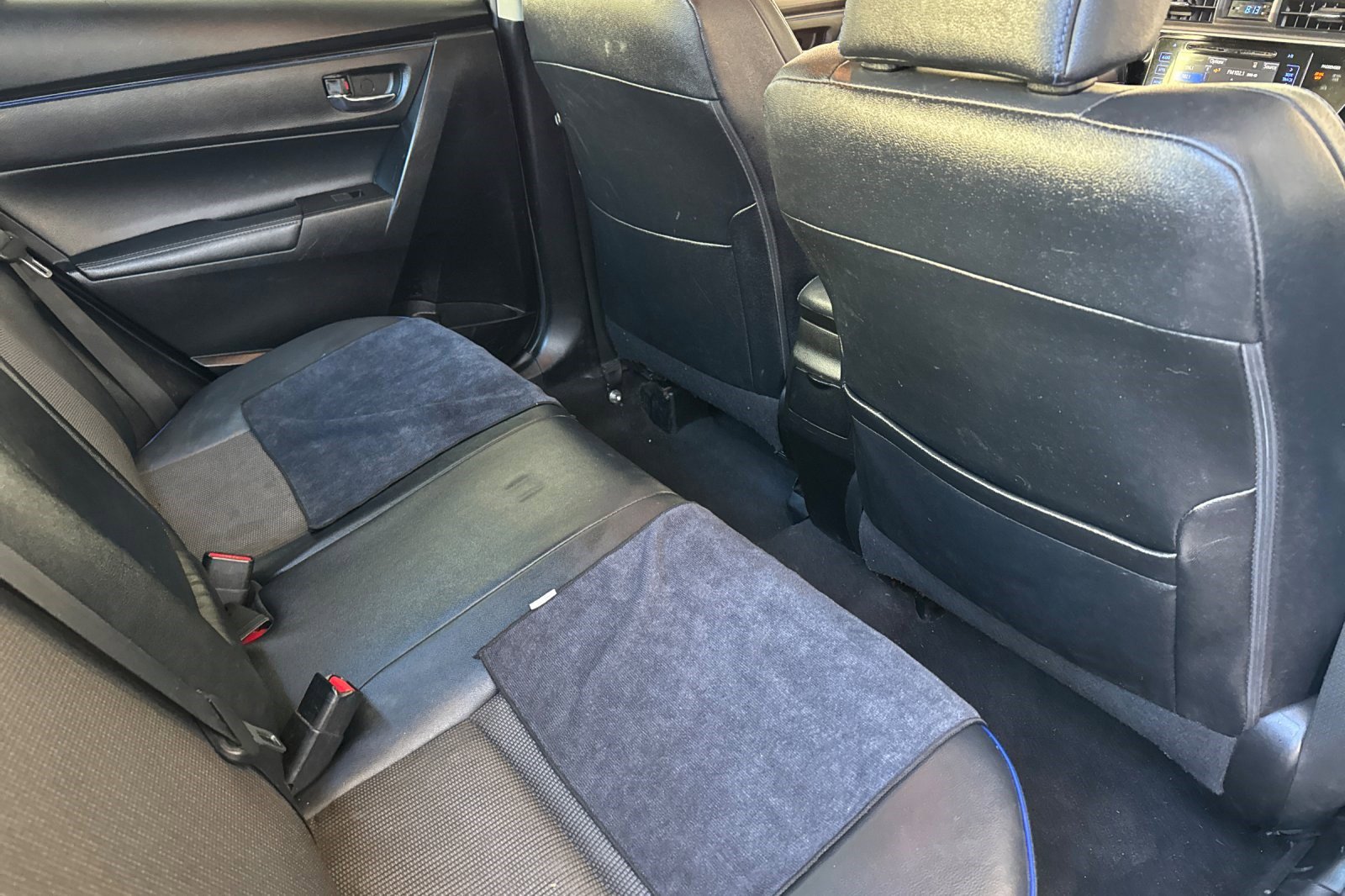 Used 2017 Toyota Corolla SE w/ SE Premium Package image 30