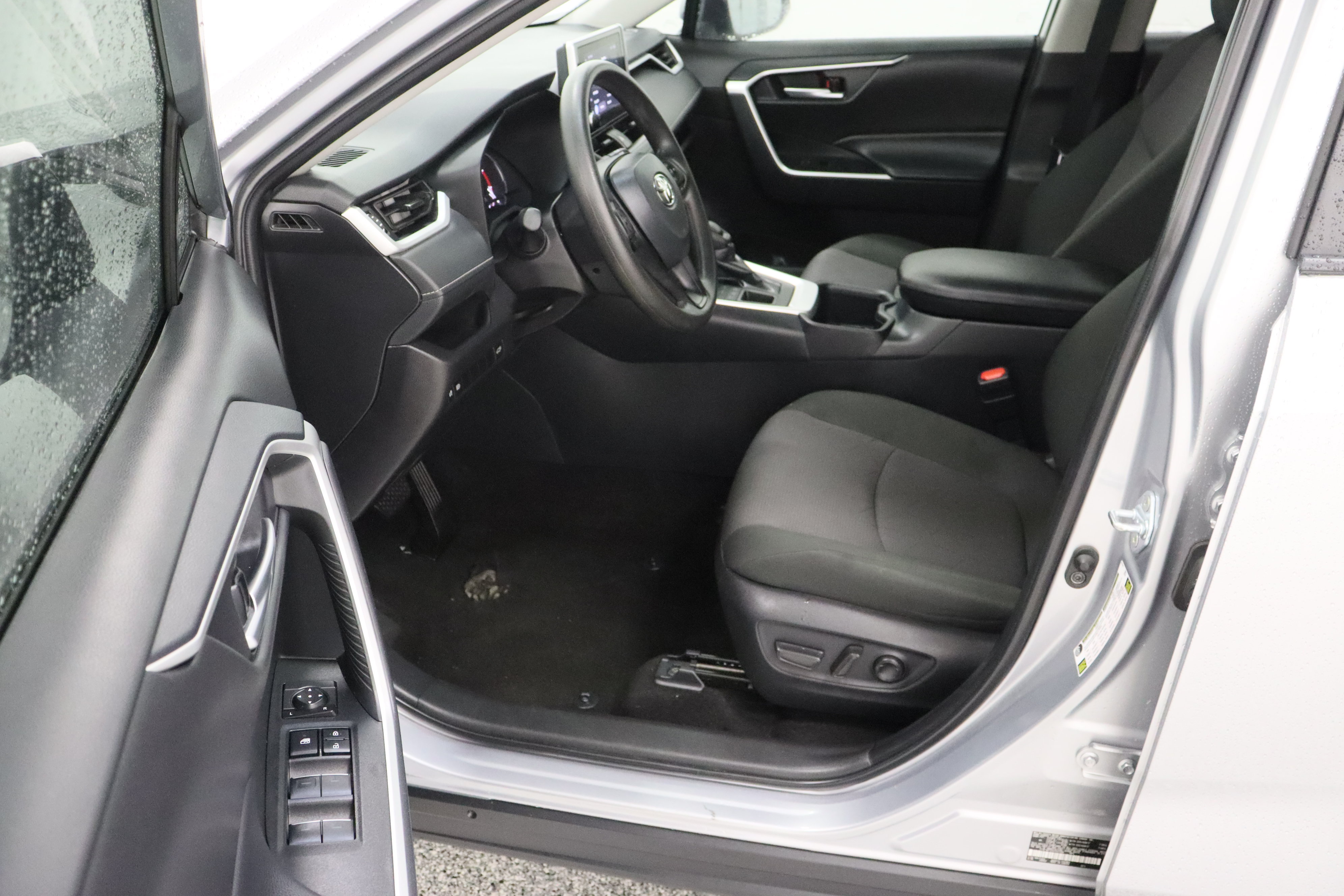 Used 2025 Toyota RAV4 XLE w/ Convenience Package AWD/4WD image 14