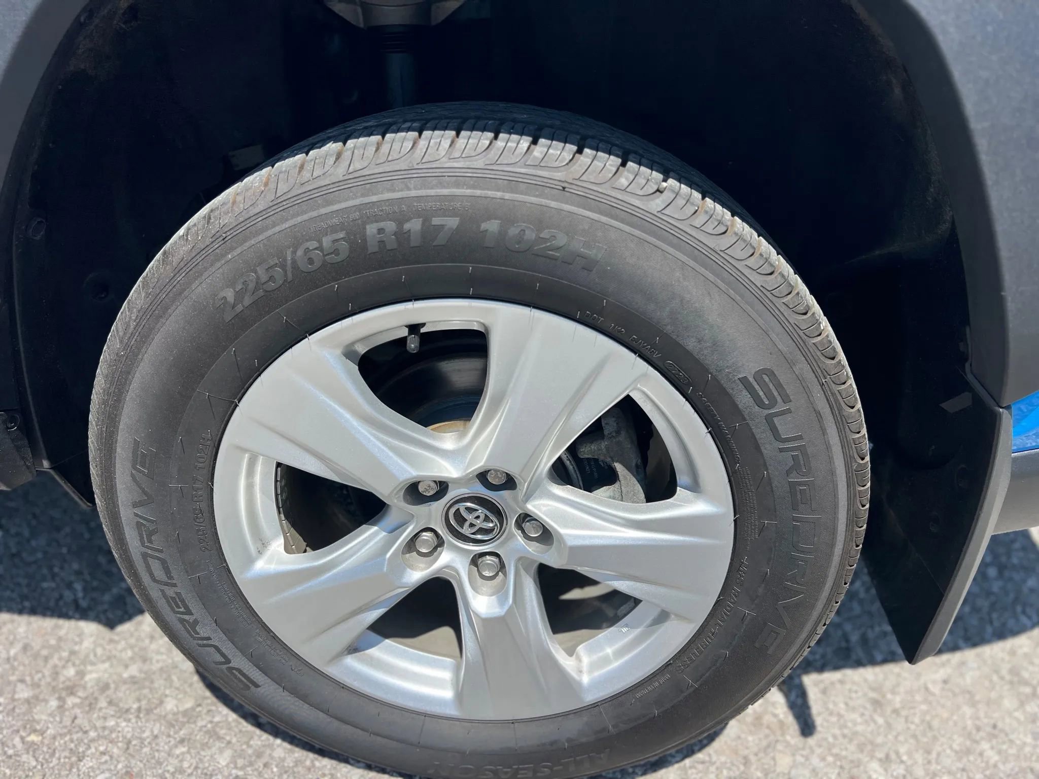 Used 2020 Toyota RAV4 XLE w/ Convenience Package image 9