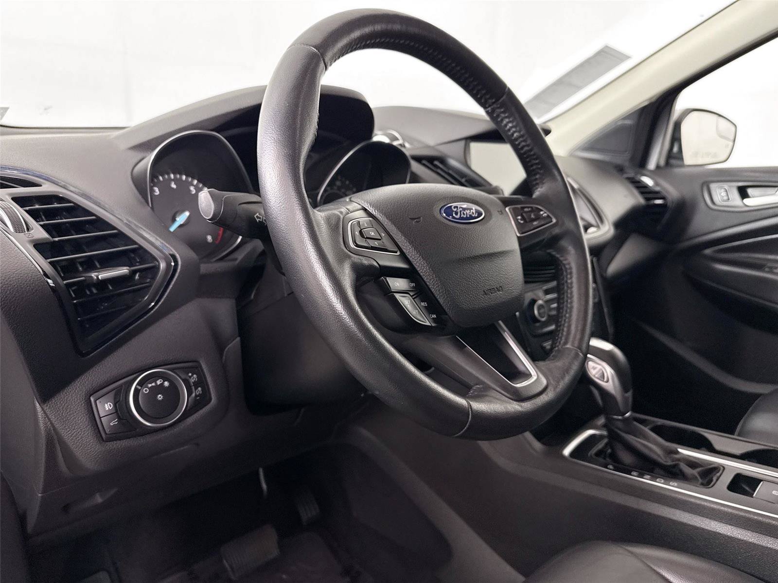 Used 2019 Ford Escape Titanium FWD image 4
