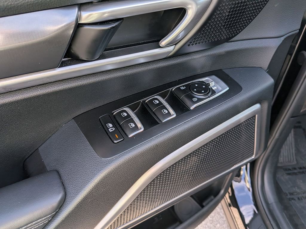 Used 2025 Kia Telluride S FWD image 13