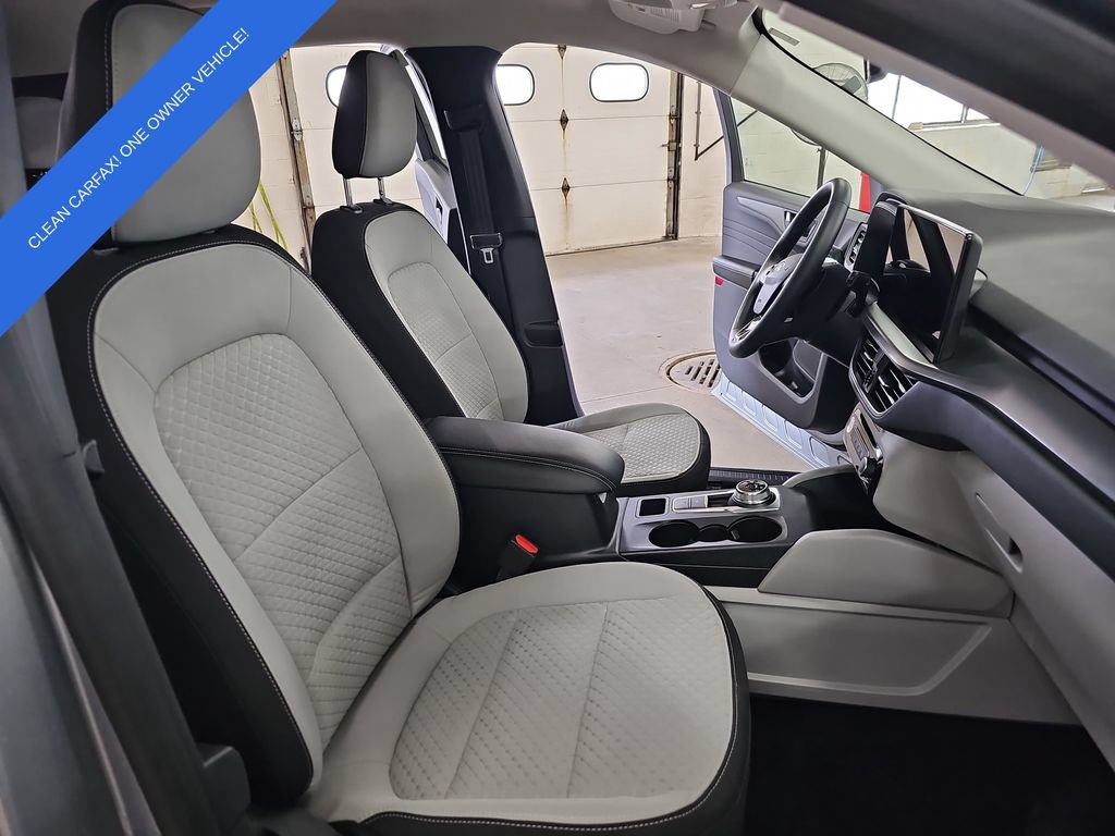 Used 2023 Ford Escape Active w/ Tech Pack #1 AWD/4WD image 10