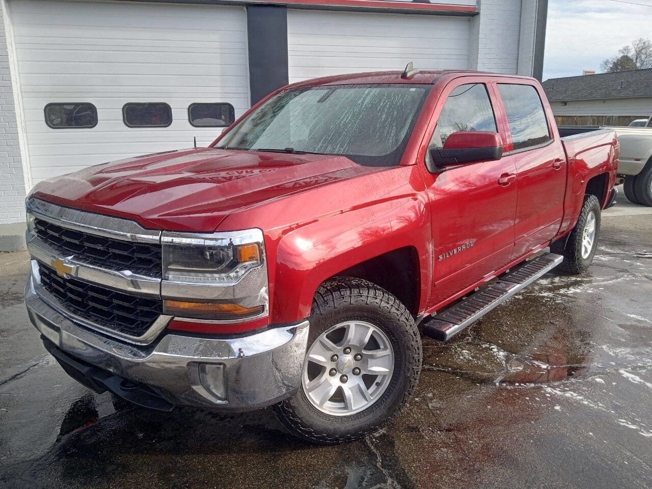 Used 2018 Chevrolet Silverado 1500 LT w/ All Star Edition AWD/4WD image 2