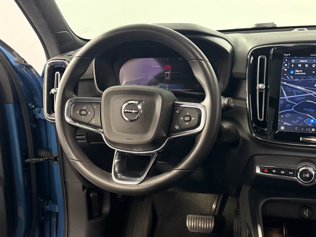 Used 2023 Volvo XC40 Recharge Plus image 15
