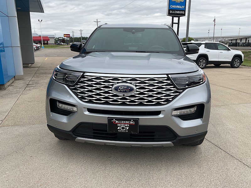 Used 2023 Ford Explorer Platinum w/ Technology Package AWD/4WD image 3