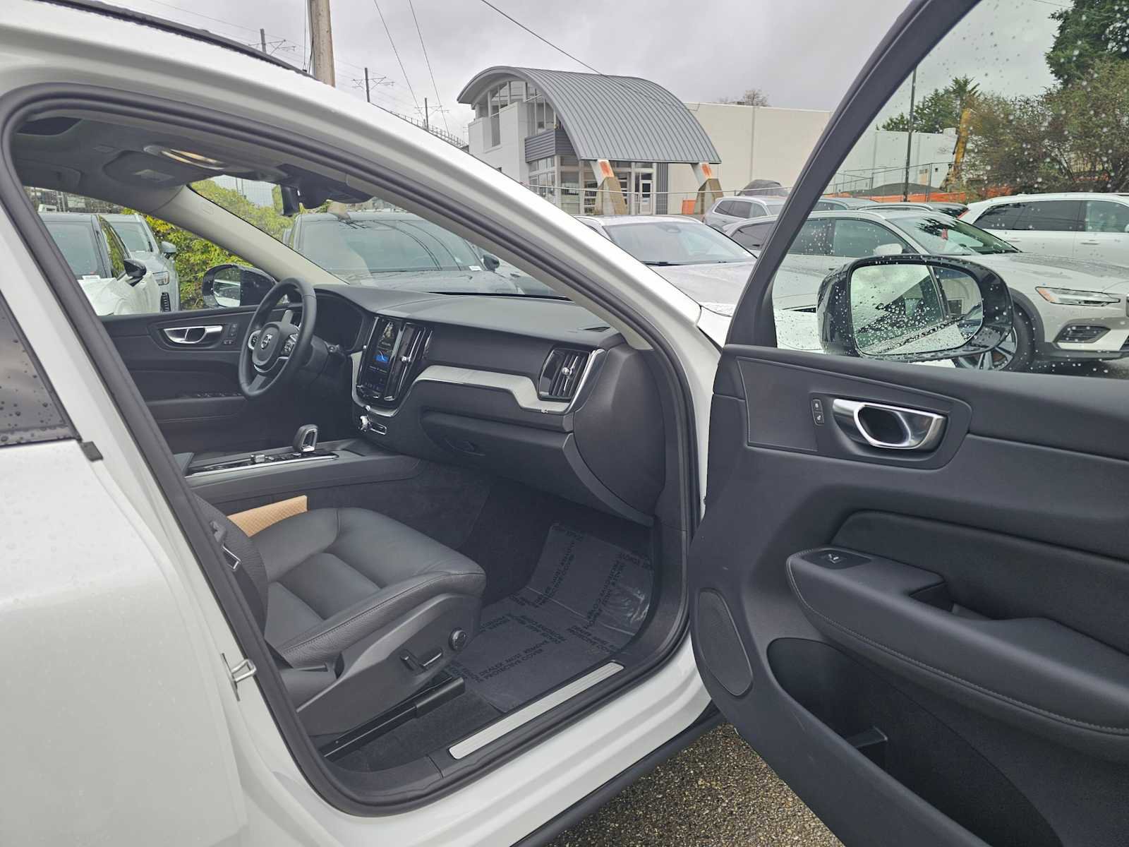 Certified 2025 Volvo XC60 B5 Plus AWD/4WD image 13
