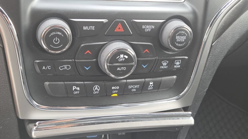 Used 2018 Jeep Grand Cherokee Altitude AWD/4WD image 32