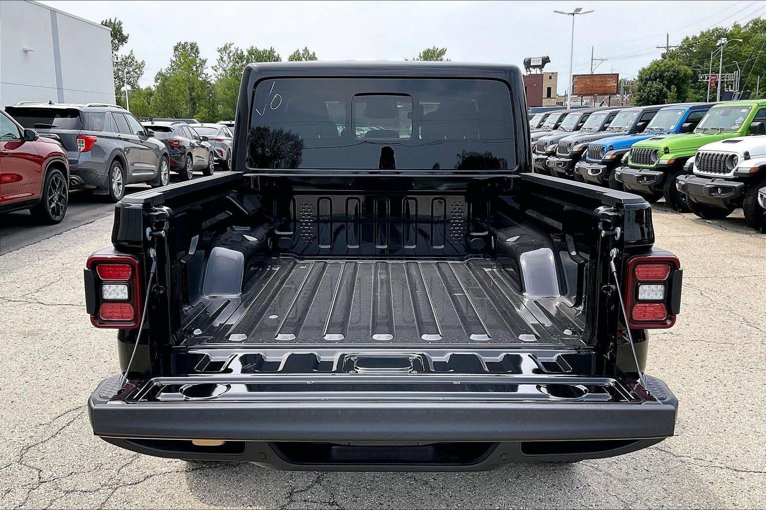 New 2026 Jeep Gladiator Sport AWD/4WD image 5