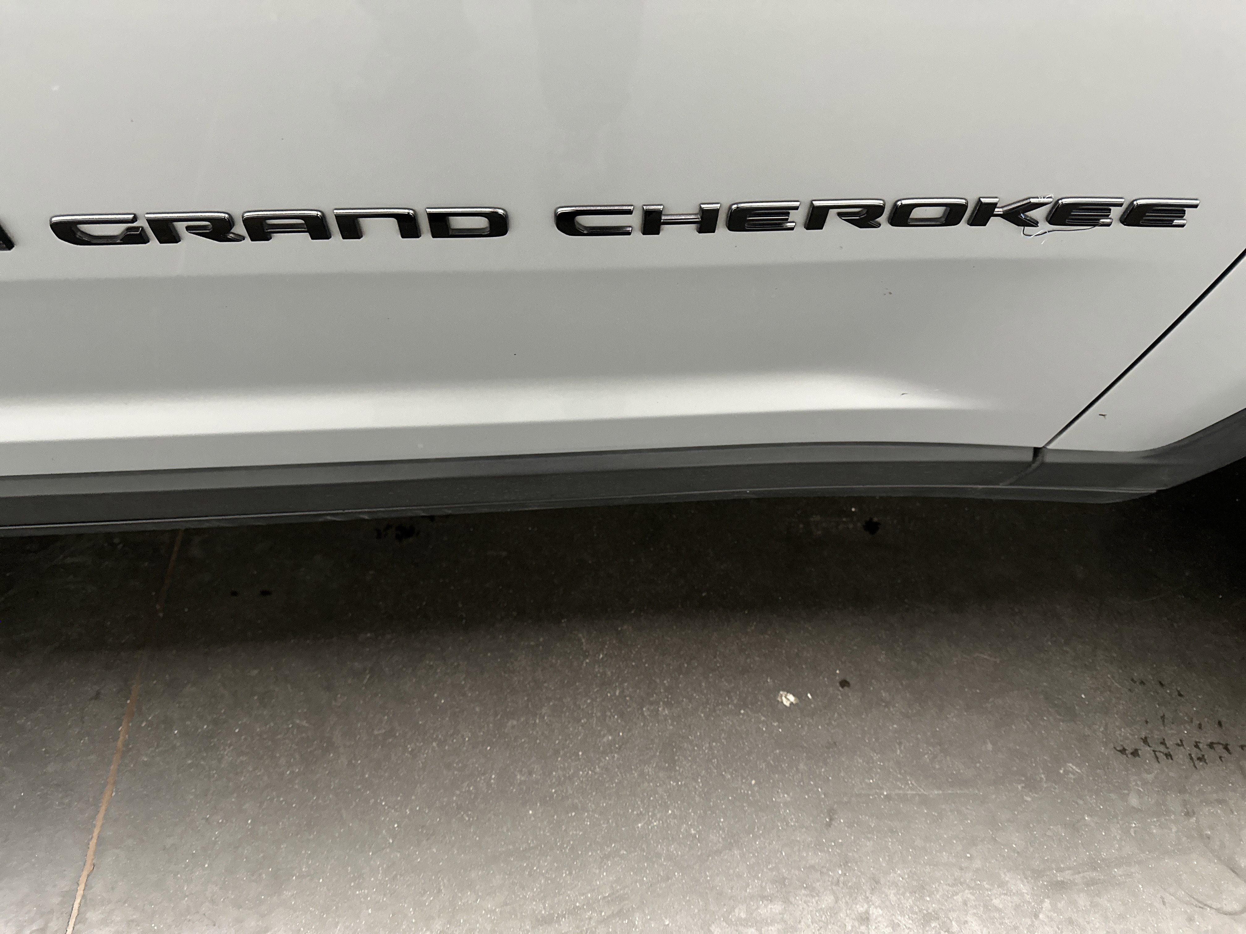Used 2024 Jeep Grand Cherokee L Laredo image 13