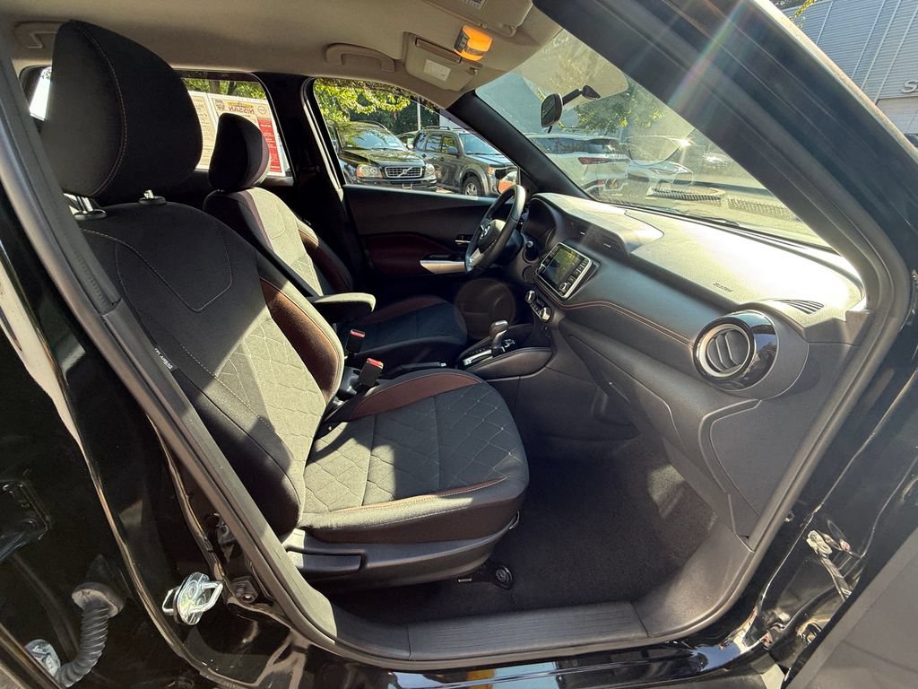 Used 2019 Nissan Kicks SR FWD image 22