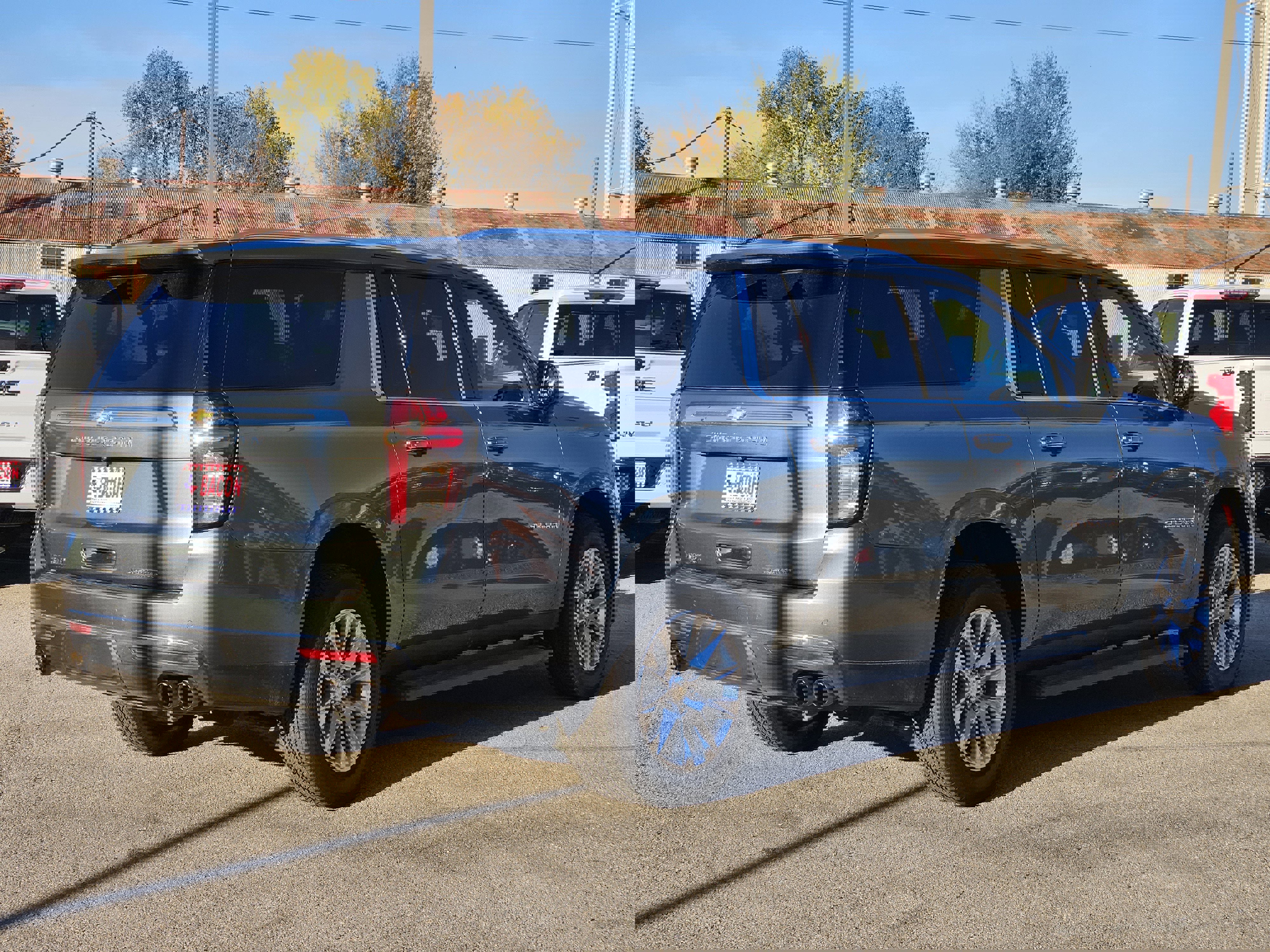 Used 2023 Chevrolet Suburban Premier image 6