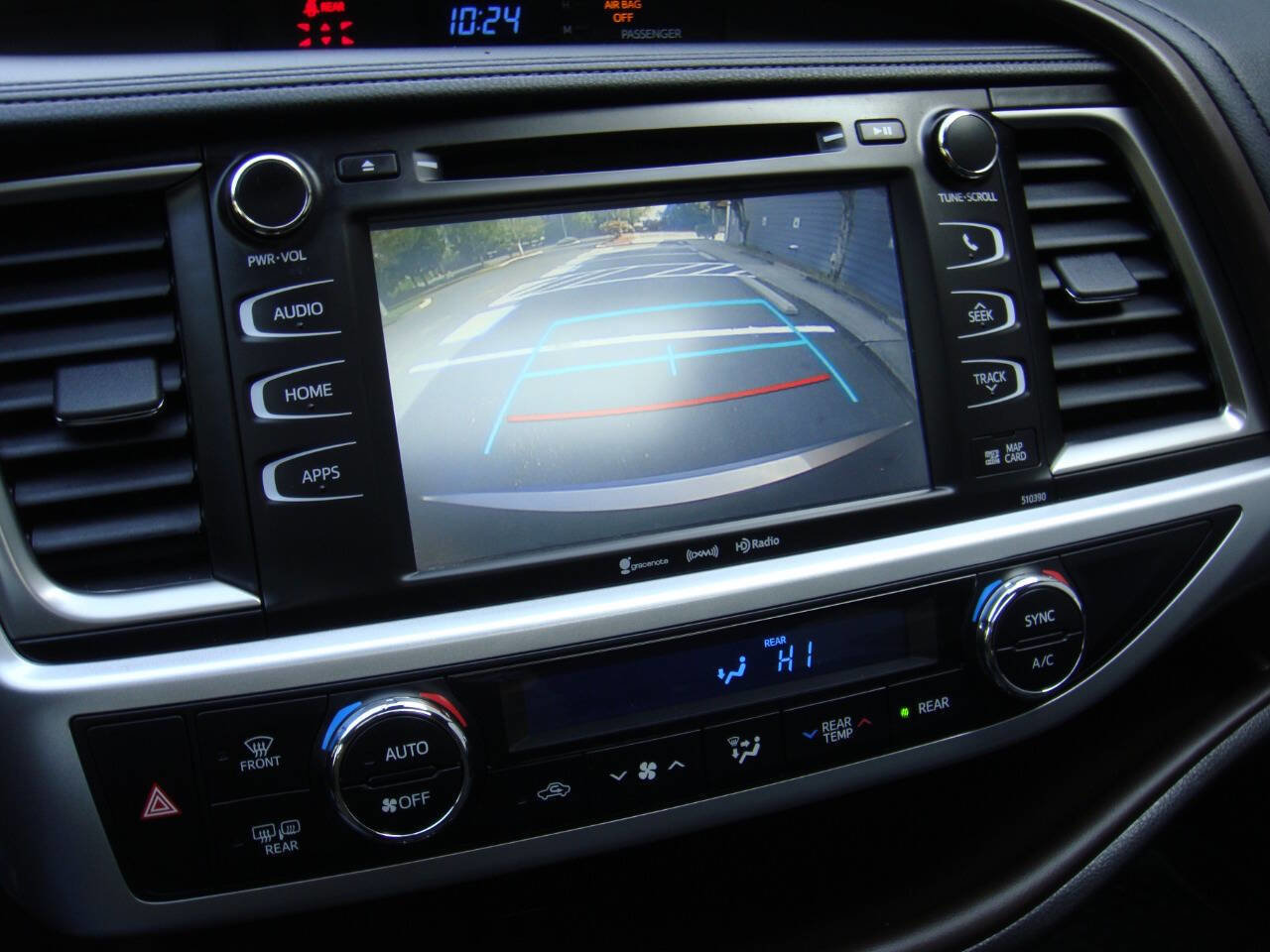 Used 2019 Toyota Highlander XLE AWD/4WD image 21