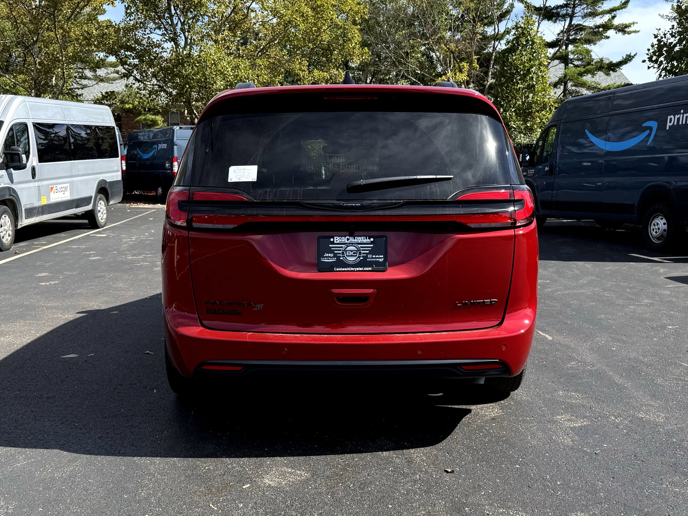 New 2026 Chrysler Pacifica Limited image 9