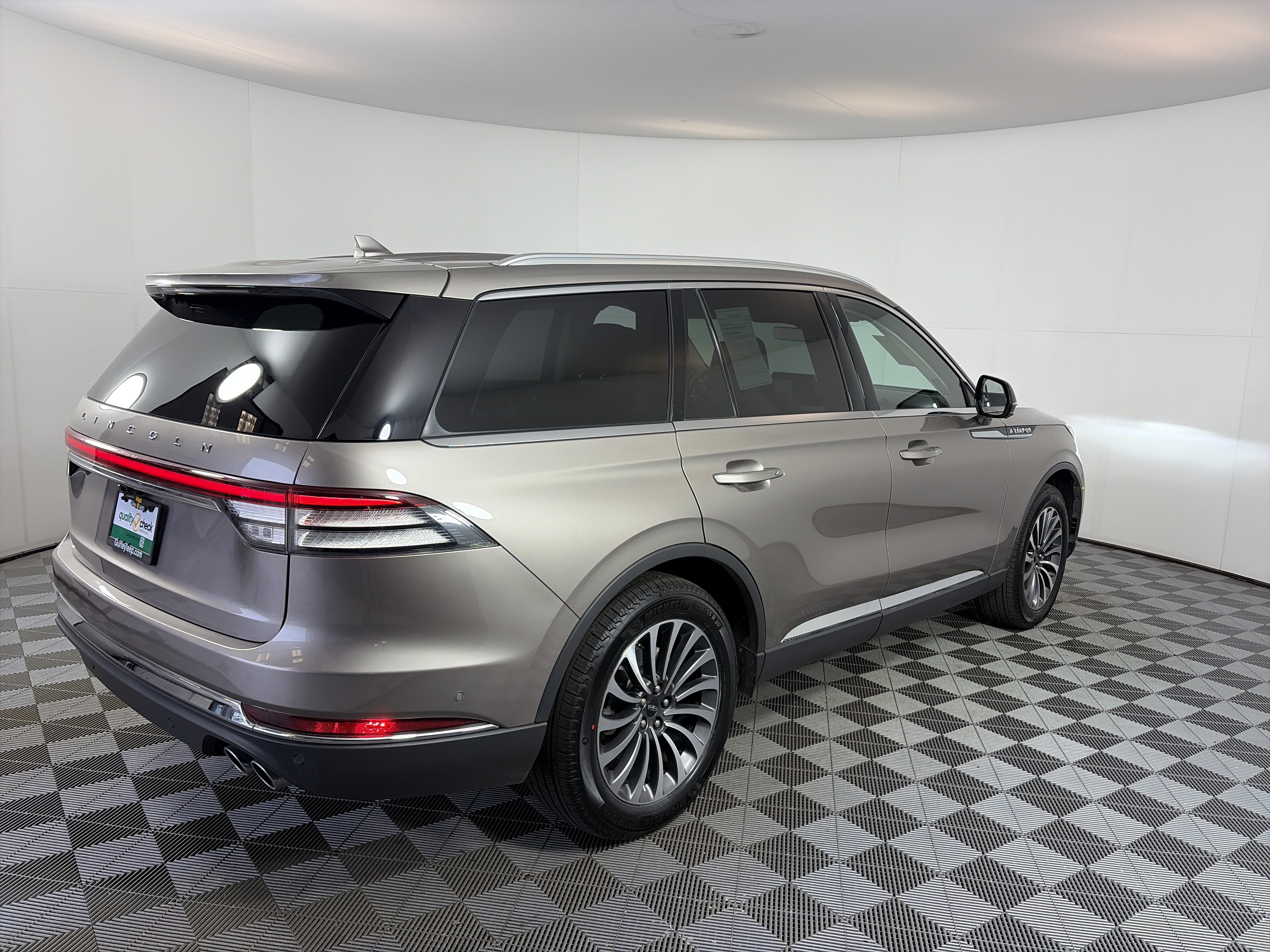 Used 2020 Lincoln Aviator Reserve w/ Equipment Group 201A image 6