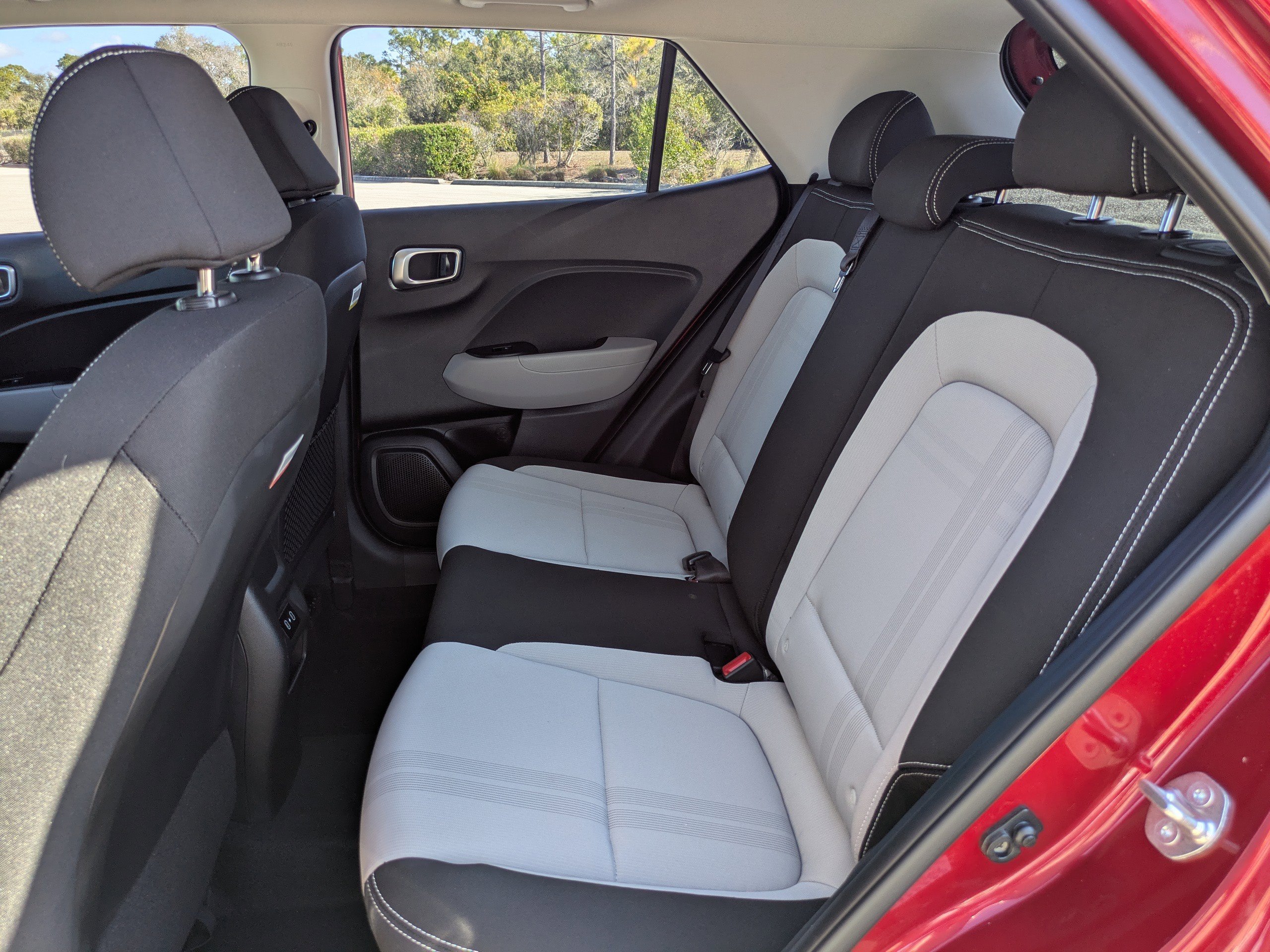 Used 2024 Hyundai Venue SEL image 16