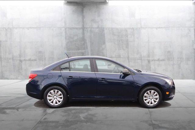 Used 2011 Chevrolet Cruze LS w/ Connectivity Package image 5