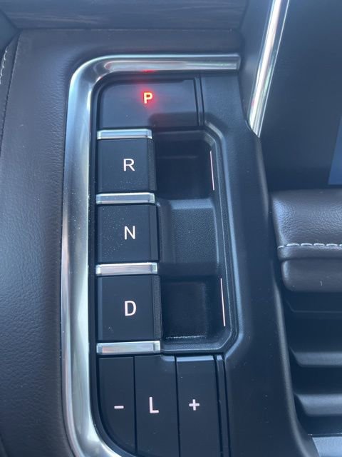 Used 2024 Chevrolet Suburban Z71 w/ Luxury Package image 19