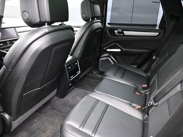 Used 2020 Porsche Cayenne Turbo AWD/4WD image 18